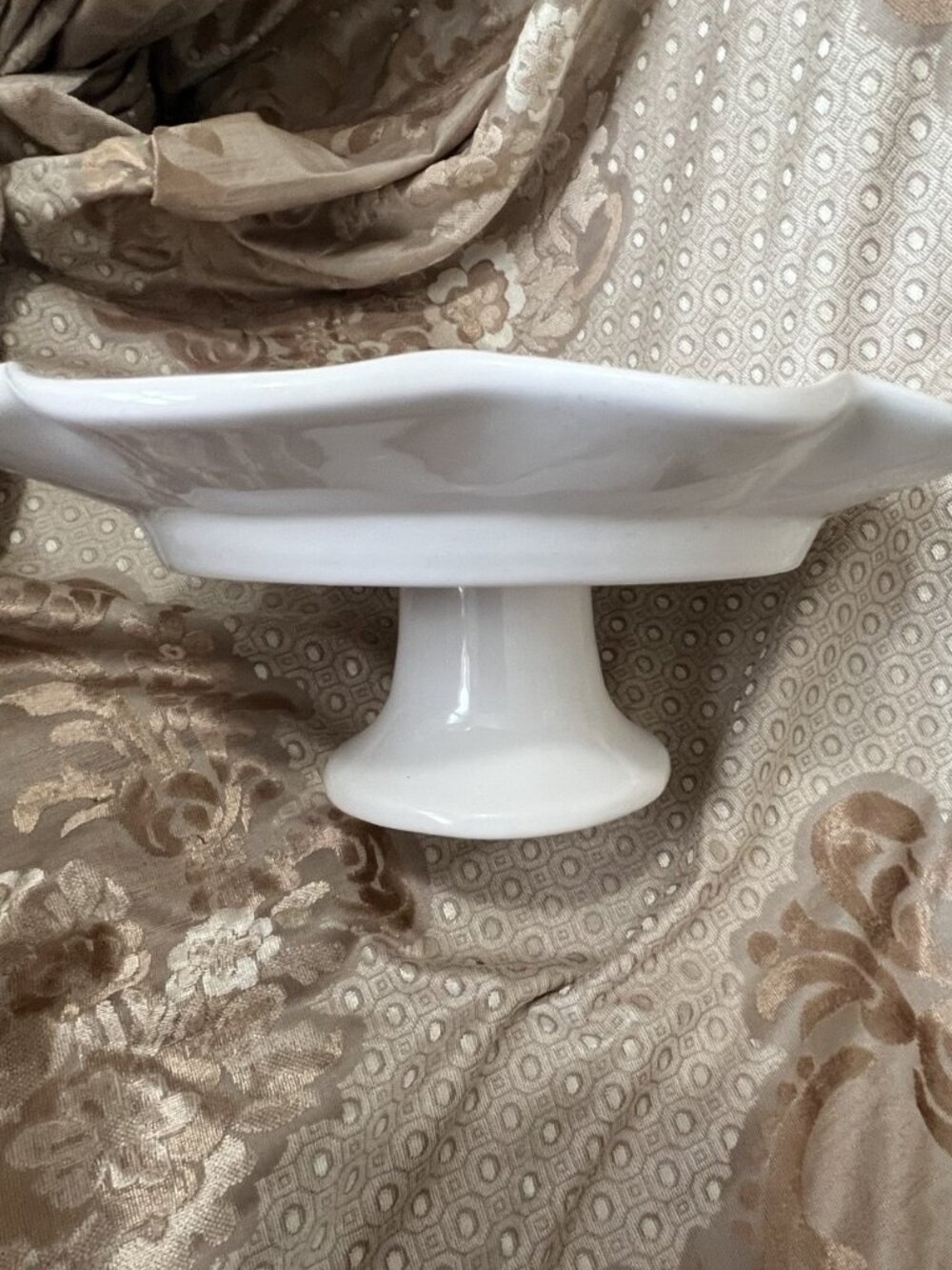 Elegant ceramic white flower petal cake stand